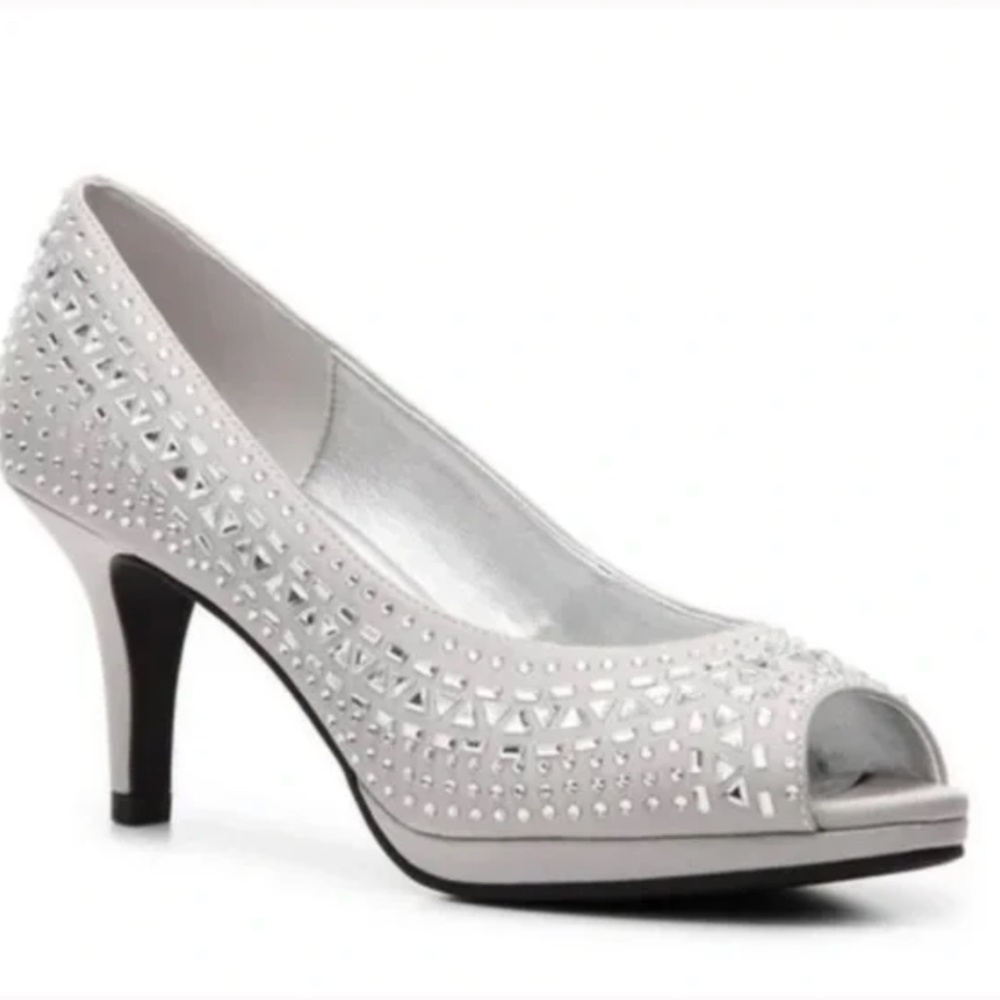 Kelly & Katie Silver Peep Toe Heels /Size…
